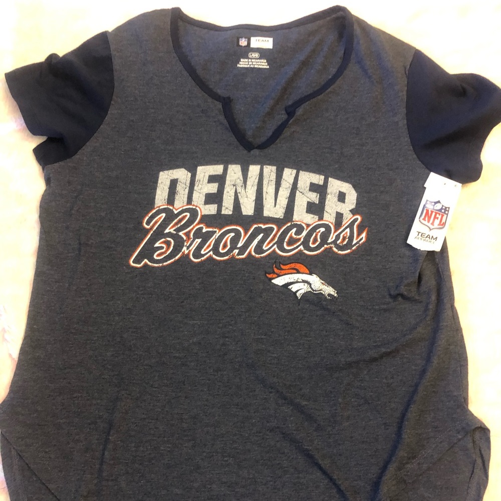 Denver broncos NWT Sz L Lady Tee